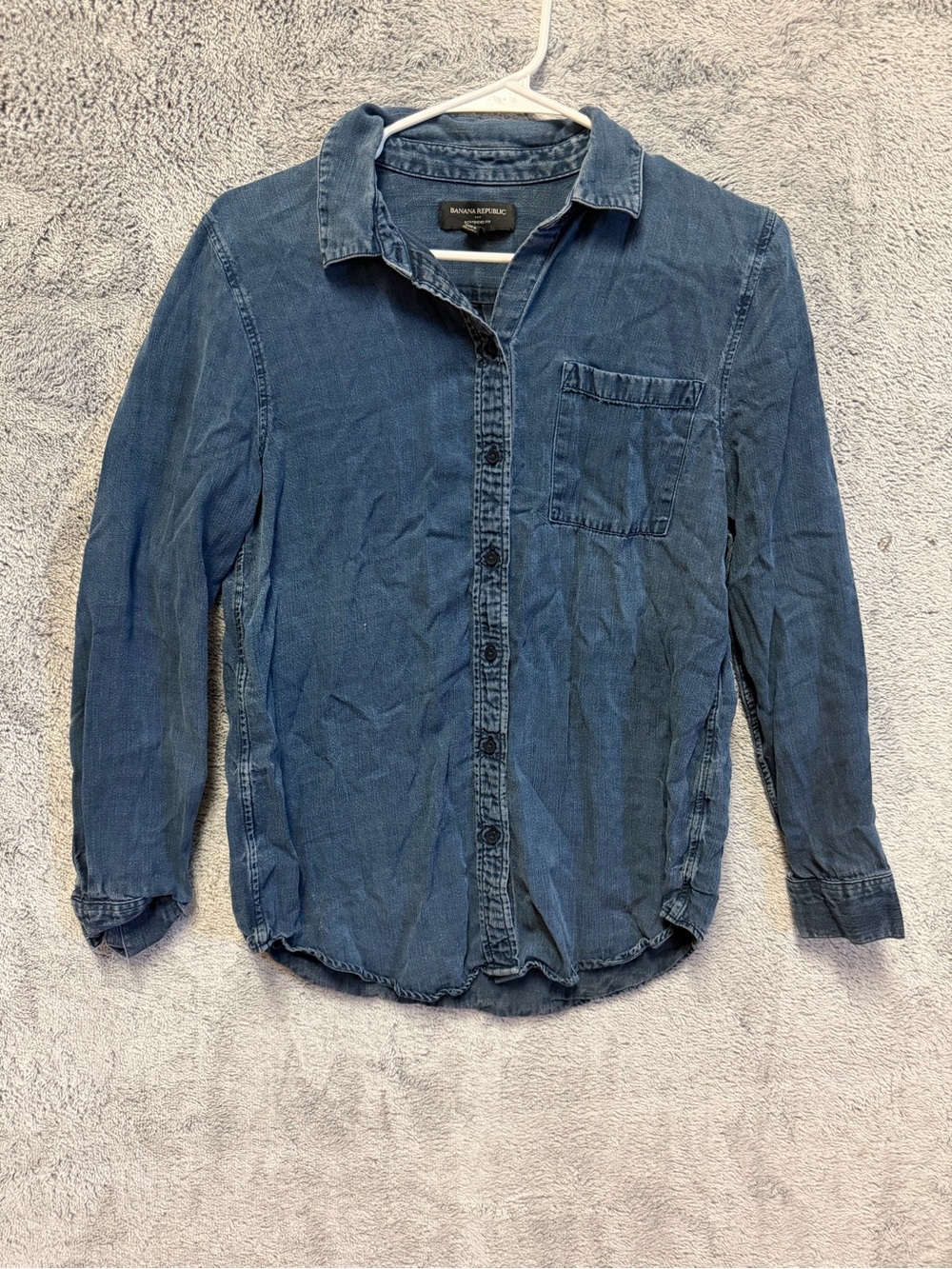 Banana Republic Blue Denim boyfriend fit Button-Down Women's Shirt size small